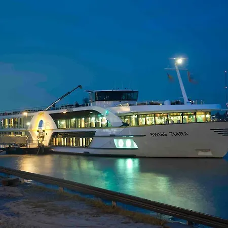 Fairtours Hotelschiff Swiss Tiara***** Botel