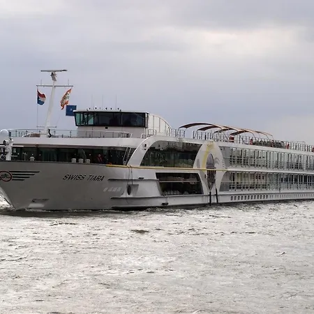 Fairtours Hotelschiff Swiss Tiara***** Botel