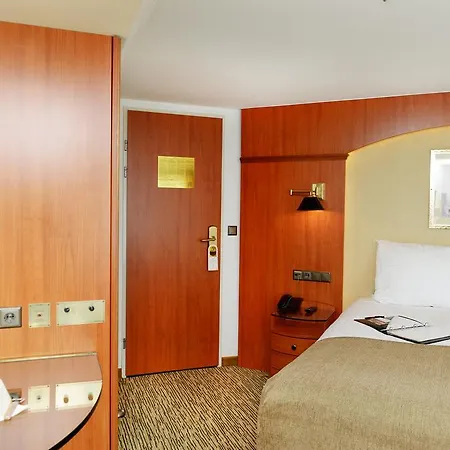Fairtours Hotelschiff Swiss Tiara***** Botel Frankfurt am Main